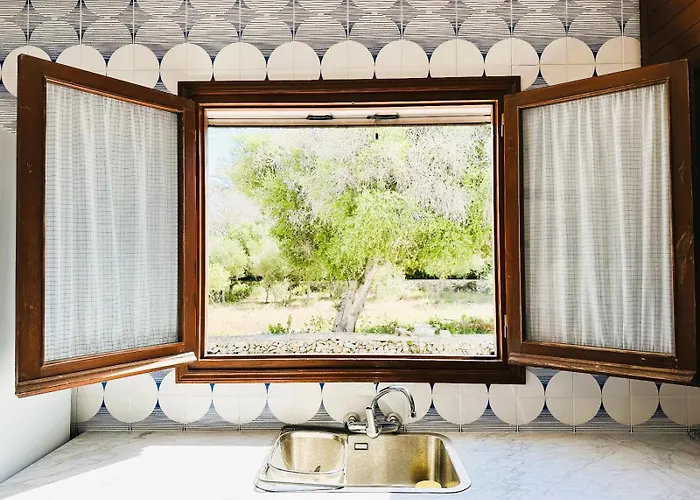 Marina - Cerca De Ciutadella * カラ・ブランカ